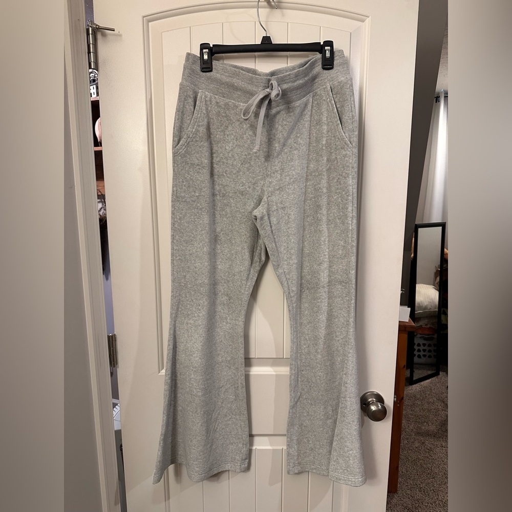 Aerie Light Gray women’s very flared soft sweats